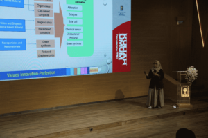 Prof. Is Fatimah mengisi materi kuliah umum